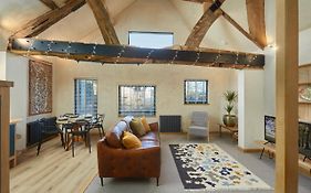 Kin Ludlow Rooms